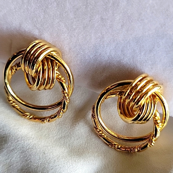 Vintage Gold Tone Knotts ✨️CLIP-ON Earrings circles - Picture 5 of 9
